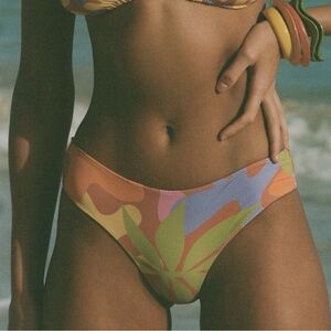 Aloe Aloe Hipster Bikini Bottom size Medium Shaved Ice Vibrant Reversible NWT